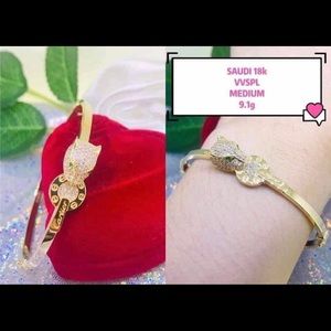 18k yellow gold Saudi gold.